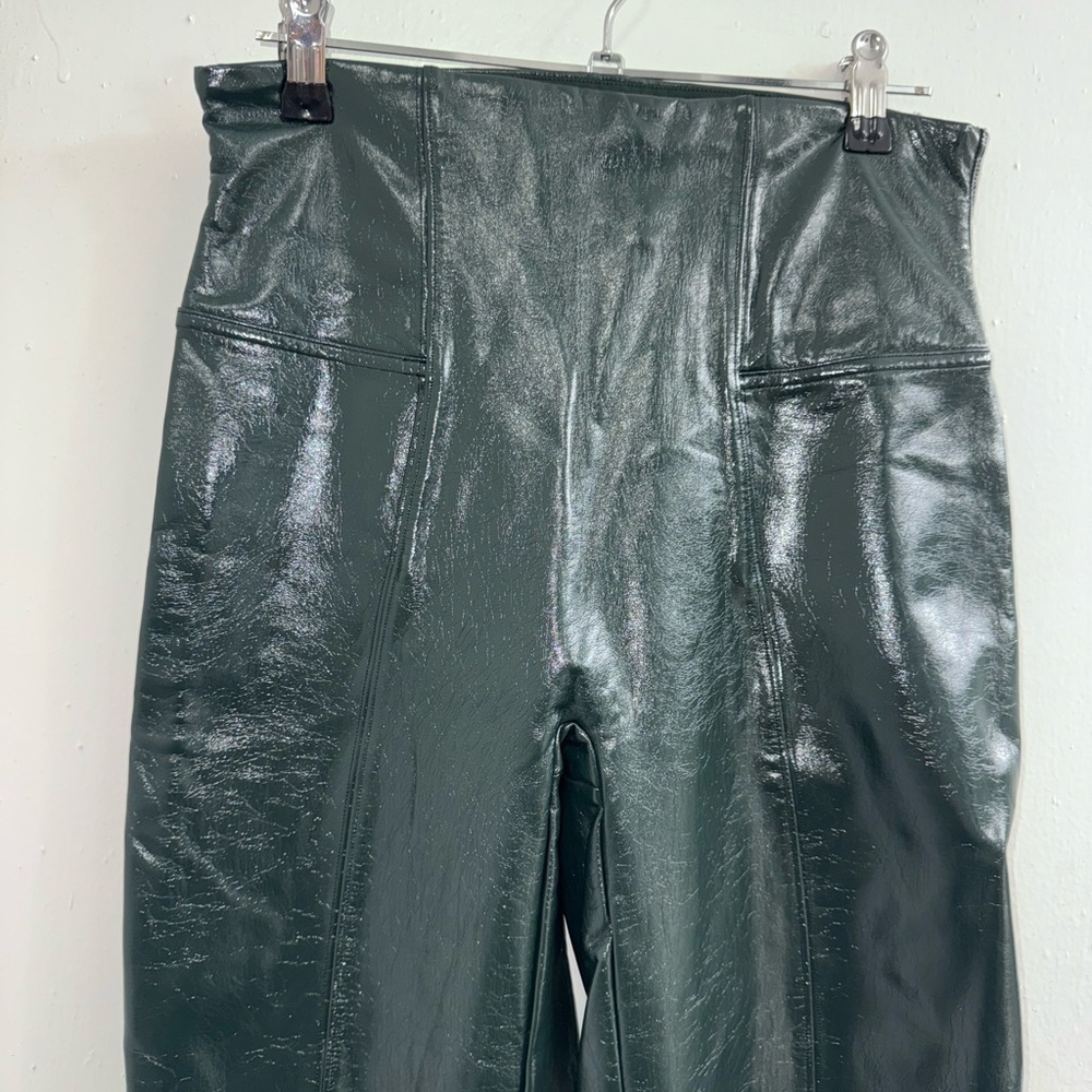 Spanx faux patent leather leggings in deep green color size M - Picture 4 of 6